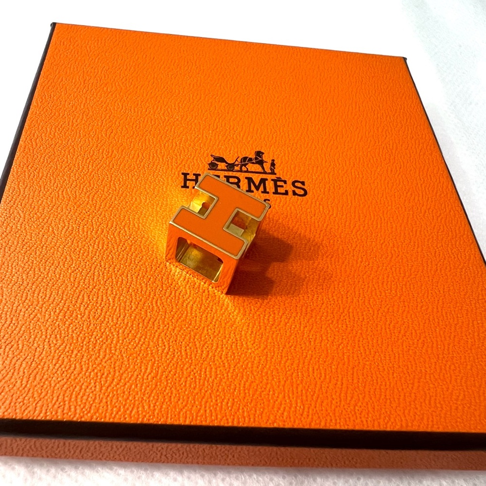 Unused Hermès Cage De Ash H Cube Pendant